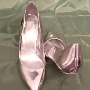 Silver pumps